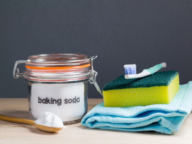 Dung baking soda lam sach vet ban cung dau Dùng baking soda làm sạch vết bẩn cứng đầu